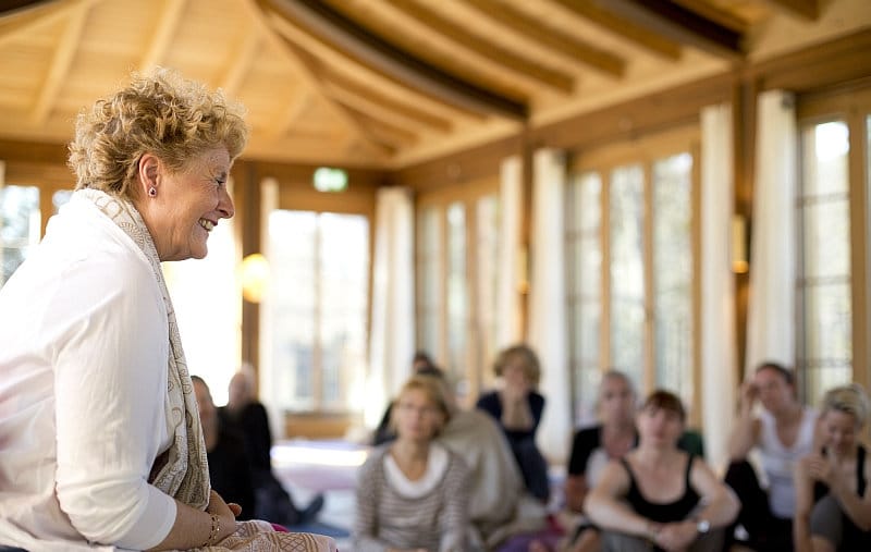 Anna Trökes - Yoga der Freude - Yoga Workshop in Bern